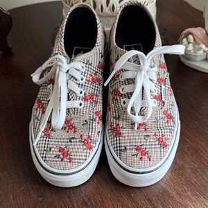 Vans Glen Plaid floral sneakers. Men’s 4.5, ladies 6.
EUC.